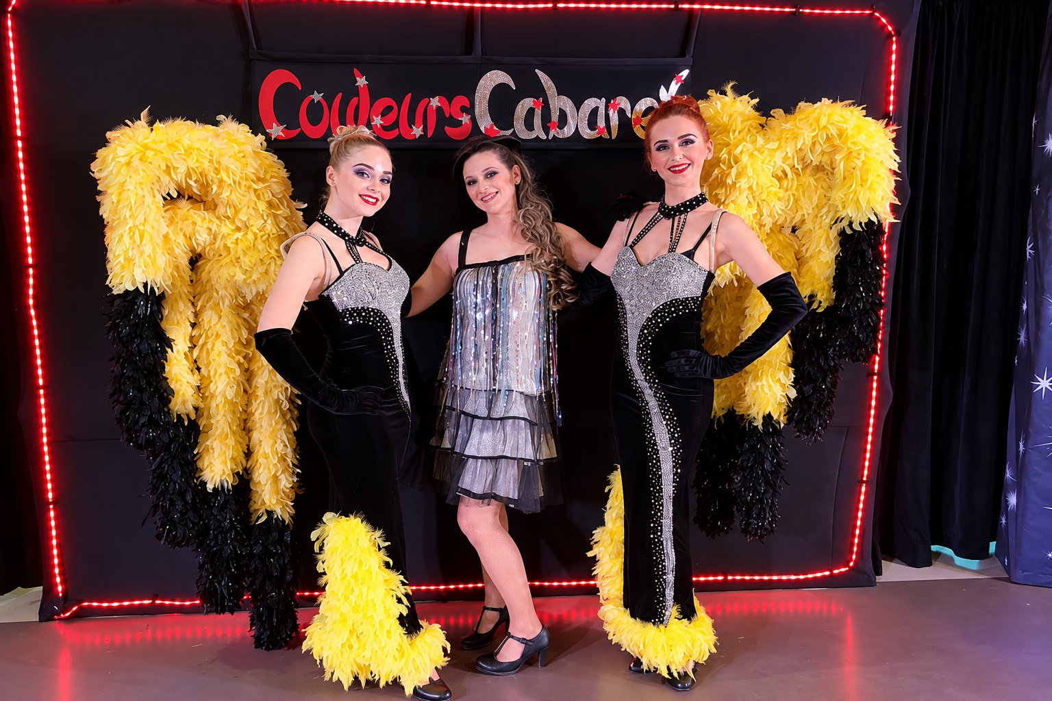 Trois artistes sous les lumières du cabaret