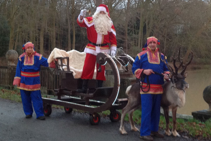 pere noel en traineau