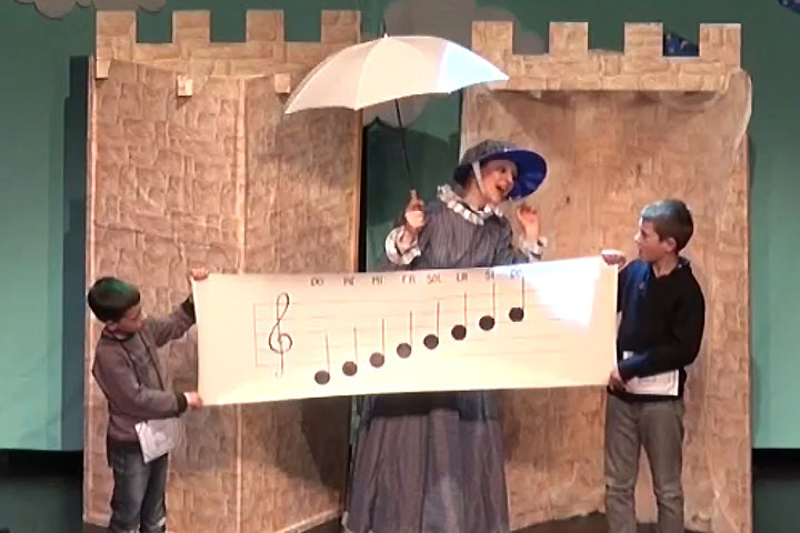 Mary Poppins enseigne la musique